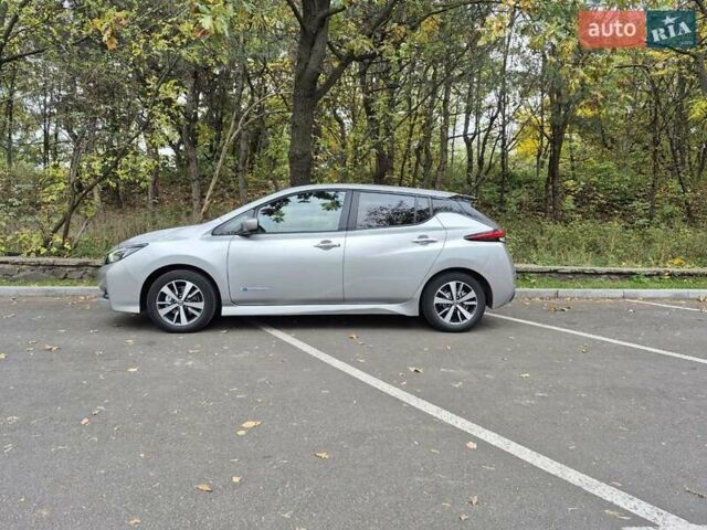 Серый Ниссан Лиф, объемом двигателя 0 л и пробегом 35 тыс. км за 15700 $, фото 4 на Automoto.ua