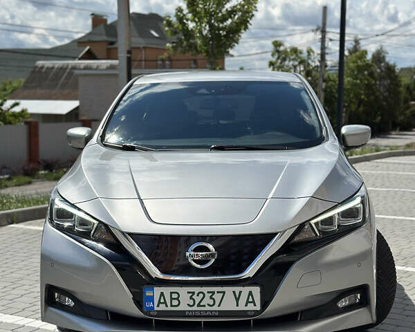 Сірий Ніссан Ліф, об'ємом двигуна 0 л та пробігом 68 тис. км за 13800 $, фото 1 на Automoto.ua