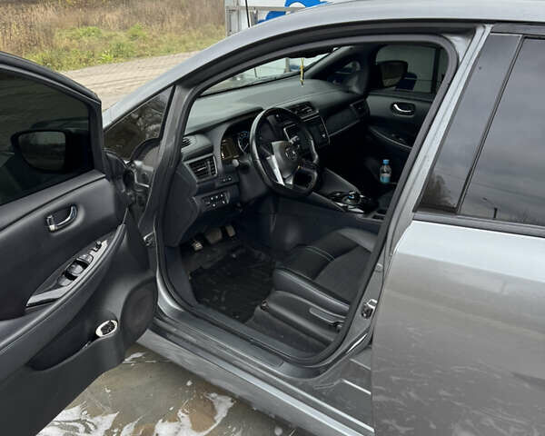 Серый Ниссан Лиф, объемом двигателя 0 л и пробегом 99 тыс. км за 12900 $, фото 7 на Automoto.ua