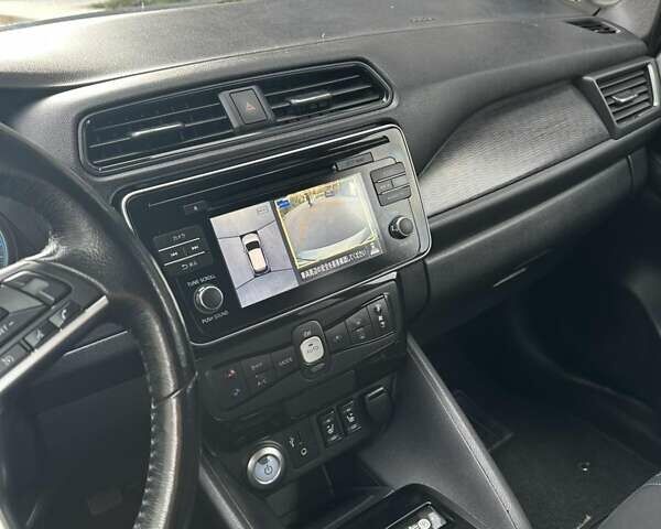 Сірий Ніссан Ліф, об'ємом двигуна 0 л та пробігом 120 тис. км за 12500 $, фото 13 на Automoto.ua