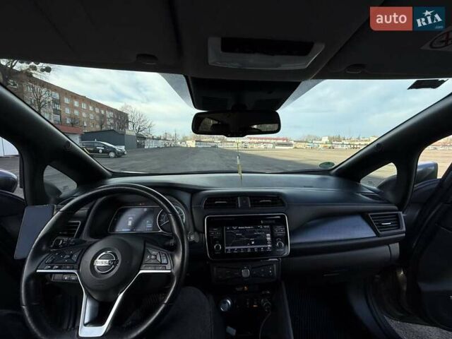 Серый Ниссан Лиф, объемом двигателя 0 л и пробегом 98 тыс. км за 14000 $, фото 1 на Automoto.ua