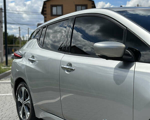Сірий Ніссан Ліф, об'ємом двигуна 0 л та пробігом 68 тис. км за 13800 $, фото 13 на Automoto.ua