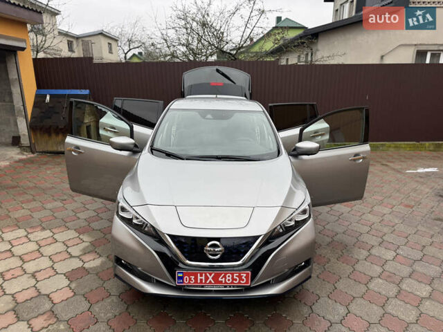 Сірий Ніссан Ліф, об'ємом двигуна 0 л та пробігом 80 тис. км за 15699 $, фото 24 на Automoto.ua