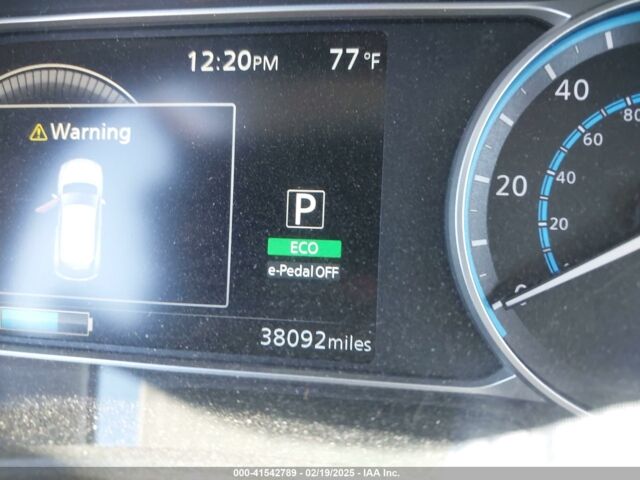 Серый Ниссан Лиф, объемом двигателя 0 л и пробегом 61 тыс. км за 8100 $, фото 7 на Automoto.ua