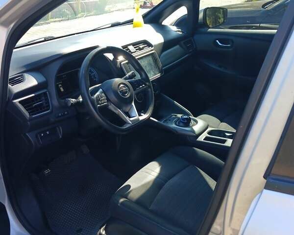 Сірий Ніссан Ліф, об'ємом двигуна 0 л та пробігом 99 тис. км за 12700 $, фото 18 на Automoto.ua