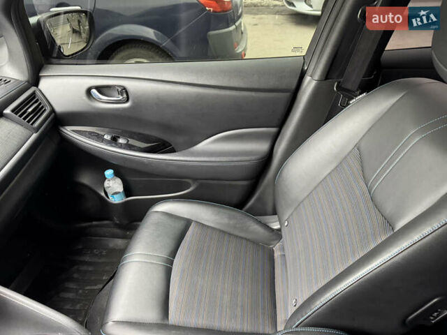 Серый Ниссан Лиф, объемом двигателя 0 л и пробегом 99 тыс. км за 12900 $, фото 8 на Automoto.ua