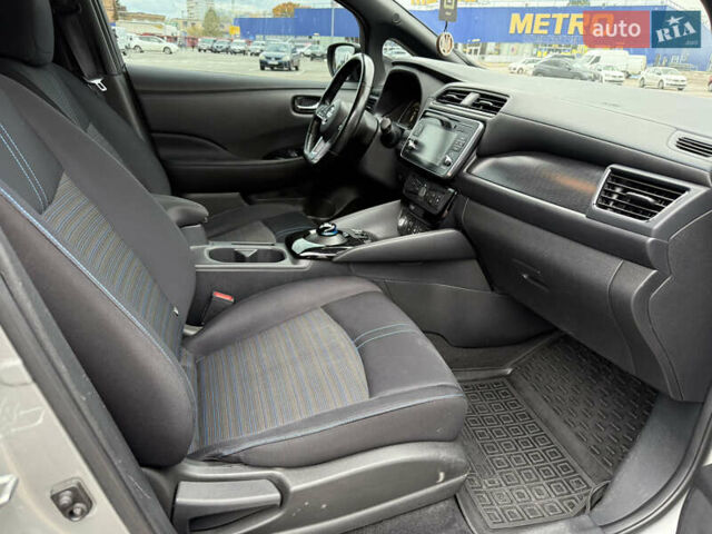 Сірий Ніссан Ліф, об'ємом двигуна 0 л та пробігом 148 тис. км за 13333 $, фото 13 на Automoto.ua