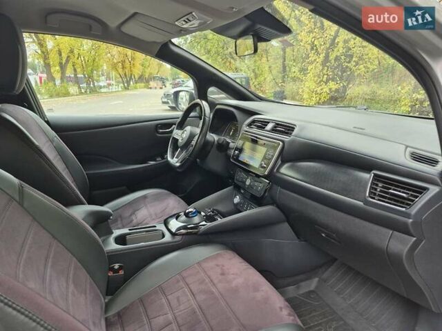 Серый Ниссан Лиф, объемом двигателя 0 л и пробегом 35 тыс. км за 15700 $, фото 14 на Automoto.ua