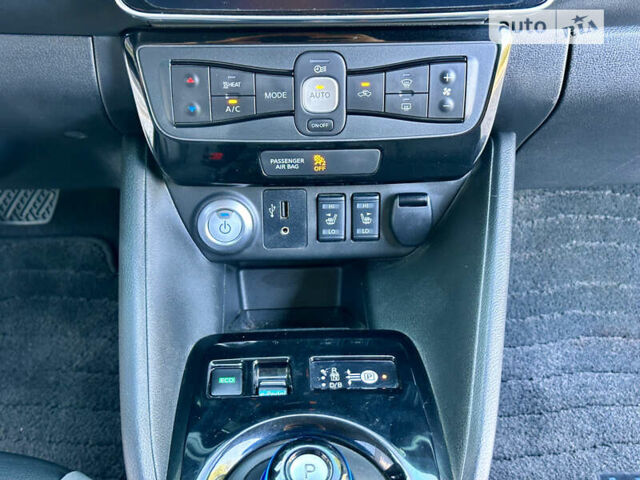 Серый Ниссан Лиф, объемом двигателя 0 л и пробегом 29 тыс. км за 13200 $, фото 46 на Automoto.ua