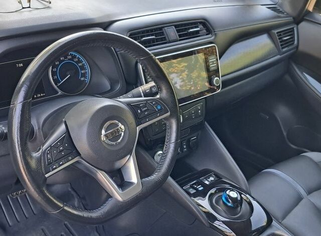 Серый Ниссан Лиф, объемом двигателя 0 л и пробегом 120 тыс. км за 16800 $, фото 6 на Automoto.ua