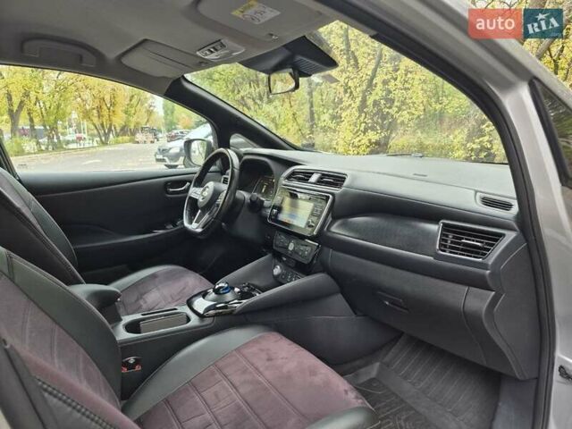 Серый Ниссан Лиф, объемом двигателя 0 л и пробегом 35 тыс. км за 15700 $, фото 23 на Automoto.ua