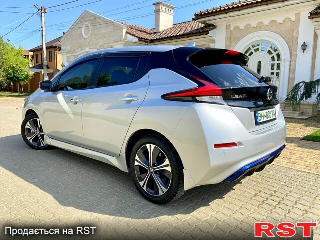 Сірий Ніссан Ліф, об'ємом двигуна 0 л та пробігом 48 тис. км за 17000 $, фото 2 на Automoto.ua