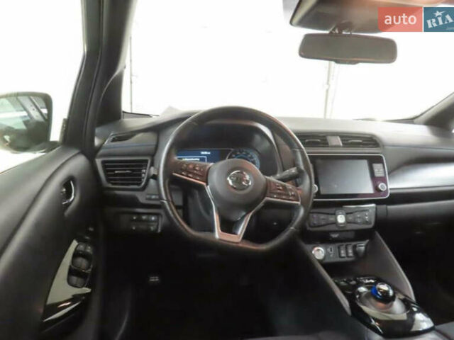 Серый Ниссан Лиф, объемом двигателя 0 л и пробегом 73 тыс. км за 13653 $, фото 4 на Automoto.ua