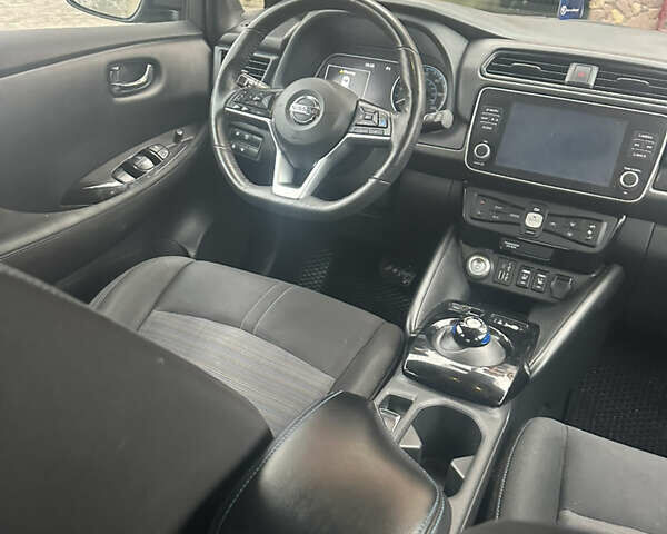 Серый Ниссан Лиф, объемом двигателя 0 л и пробегом 79 тыс. км за 14777 $, фото 11 на Automoto.ua