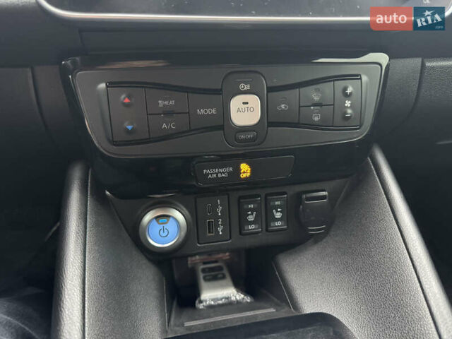 Серый Ниссан Лиф, объемом двигателя 0 л и пробегом 125 тыс. км за 9900 $, фото 23 на Automoto.ua