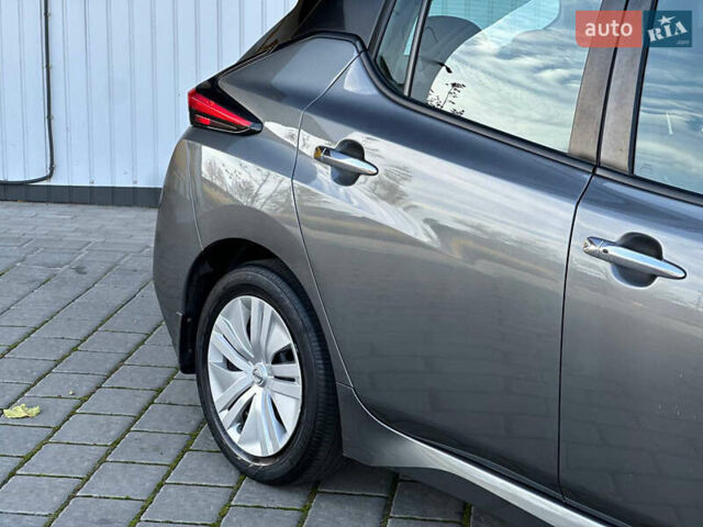 Серый Ниссан Лиф, объемом двигателя 0 л и пробегом 65 тыс. км за 12300 $, фото 7 на Automoto.ua