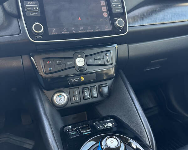 Серый Ниссан Лиф, объемом двигателя 0 л и пробегом 180 тыс. км за 11900 $, фото 17 на Automoto.ua