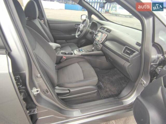 Серый Ниссан Лиф, объемом двигателя 0 л и пробегом 62 тыс. км за 13200 $, фото 5 на Automoto.ua