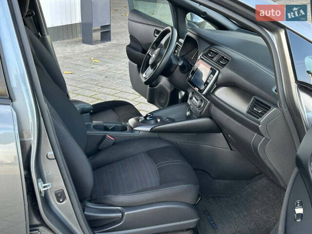 Серый Ниссан Лиф, объемом двигателя 0 л и пробегом 65 тыс. км за 12300 $, фото 17 на Automoto.ua