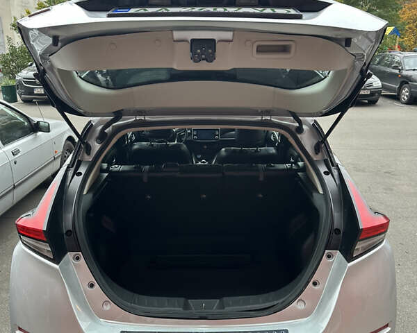 Серый Ниссан Лиф, объемом двигателя 0 л и пробегом 180 тыс. км за 11900 $, фото 9 на Automoto.ua