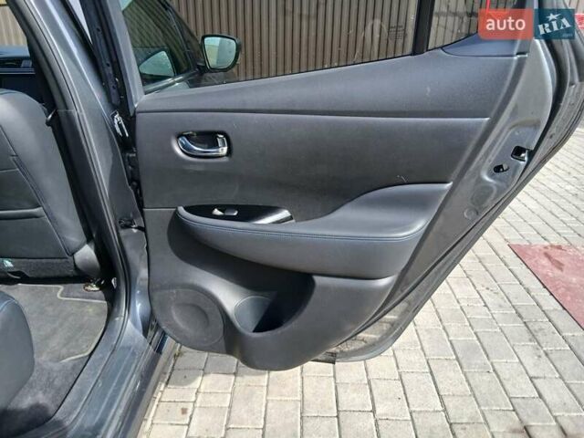 Серый Ниссан Лиф, объемом двигателя 0 л и пробегом 75 тыс. км за 14500 $, фото 6 на Automoto.ua