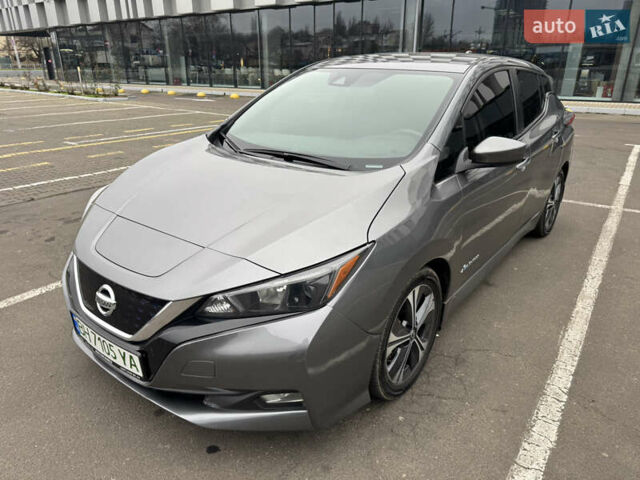 Серый Ниссан Лиф, объемом двигателя 0 л и пробегом 125 тыс. км за 9900 $, фото 5 на Automoto.ua