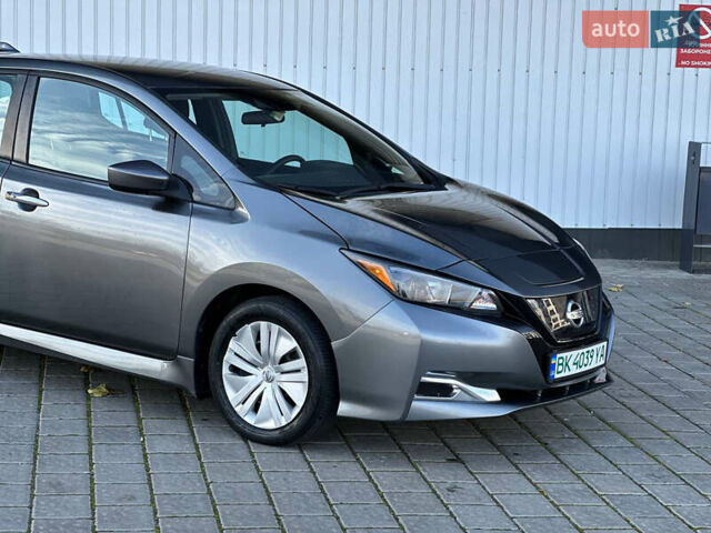 Серый Ниссан Лиф, объемом двигателя 0 л и пробегом 65 тыс. км за 12300 $, фото 4 на Automoto.ua