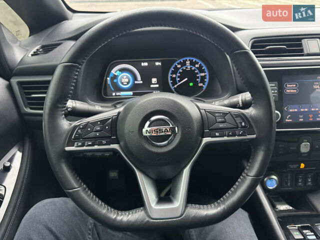 Серый Ниссан Лиф, объемом двигателя 0 л и пробегом 125 тыс. км за 9900 $, фото 22 на Automoto.ua