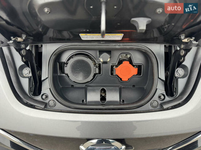 Серый Ниссан Лиф, объемом двигателя 0 л и пробегом 125 тыс. км за 9900 $, фото 39 на Automoto.ua