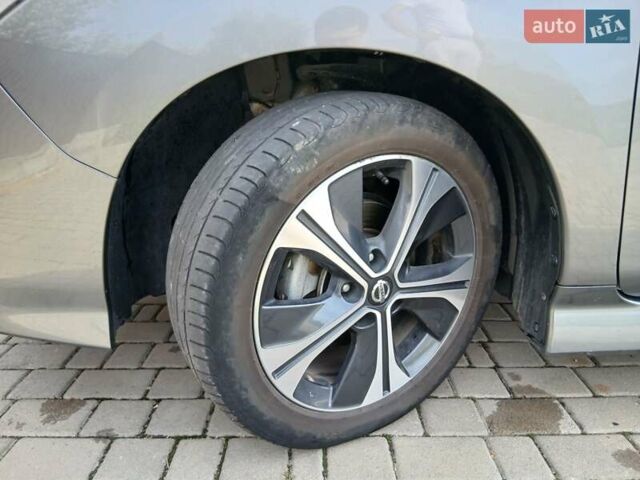 Серый Ниссан Лиф, объемом двигателя 0 л и пробегом 75 тыс. км за 14500 $, фото 3 на Automoto.ua