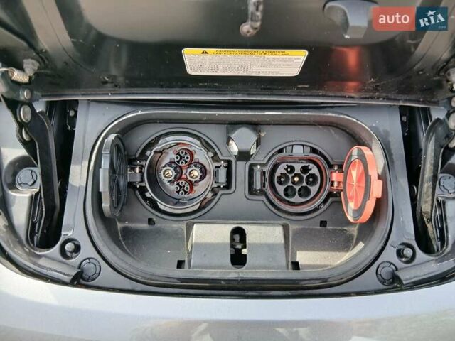 Серый Ниссан Лиф, объемом двигателя 0 л и пробегом 75 тыс. км за 14500 $, фото 20 на Automoto.ua