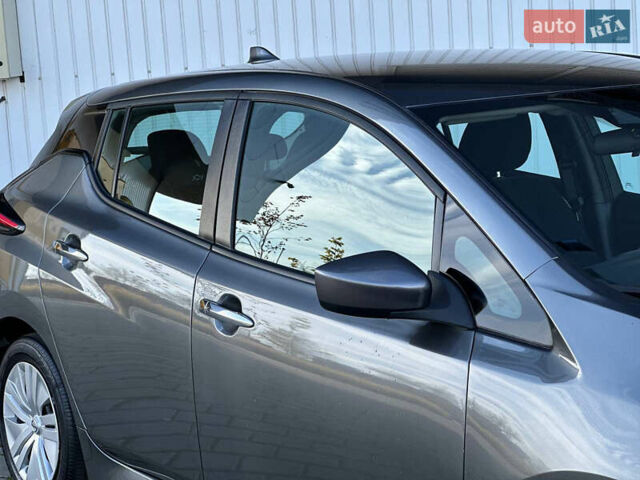 Серый Ниссан Лиф, объемом двигателя 0 л и пробегом 65 тыс. км за 12300 $, фото 6 на Automoto.ua