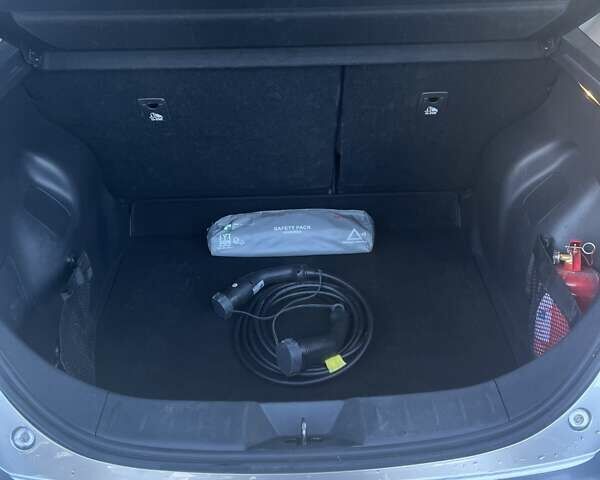 Сірий Ніссан Ліф, об'ємом двигуна 0 л та пробігом 60 тис. км за 14500 $, фото 3 на Automoto.ua