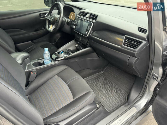 Серый Ниссан Лиф, объемом двигателя 0 л и пробегом 125 тыс. км за 9900 $, фото 25 на Automoto.ua