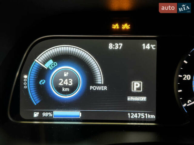 Серый Ниссан Лиф, объемом двигателя 0 л и пробегом 125 тыс. км за 9900 $, фото 14 на Automoto.ua