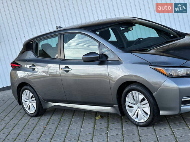 Серый Ниссан Лиф, объемом двигателя 0 л и пробегом 65 тыс. км за 12300 $, фото 5 на Automoto.ua