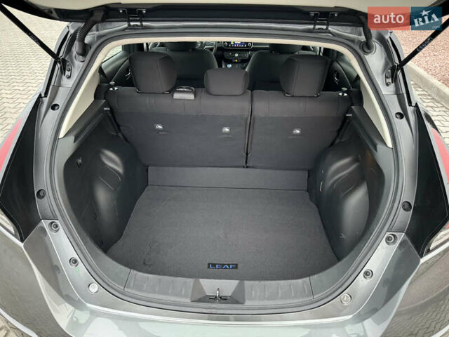 Сірий Ніссан Ліф, об'ємом двигуна 0 л та пробігом 52 тис. км за 18300 $, фото 30 на Automoto.ua