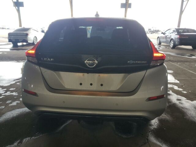 Серый Ниссан Лиф, объемом двигателя 0 л и пробегом 62 тыс. км за 8500 $, фото 4 на Automoto.ua