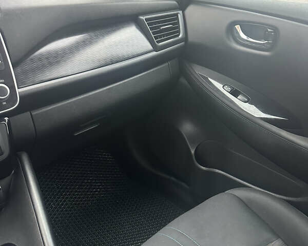 Серый Ниссан Лиф, объемом двигателя 0 л и пробегом 79 тыс. км за 14777 $, фото 13 на Automoto.ua