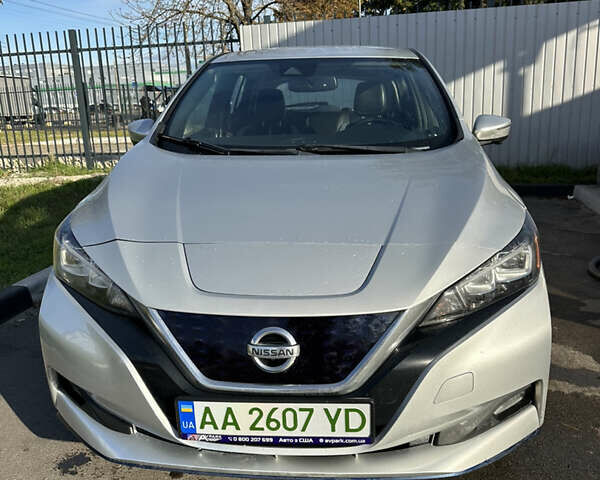 Серый Ниссан Лиф, объемом двигателя 0 л и пробегом 180 тыс. км за 11900 $, фото 2 на Automoto.ua