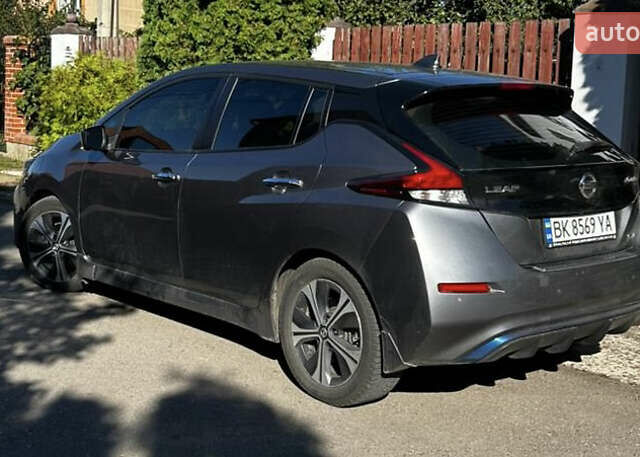 Серый Ниссан Лиф, объемом двигателя 0 л и пробегом 95 тыс. км за 13500 $, фото 4 на Automoto.ua