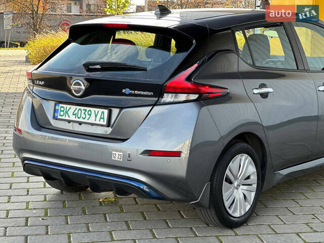 Серый Ниссан Лиф, объемом двигателя 0 л и пробегом 65 тыс. км за 12300 $, фото 13 на Automoto.ua