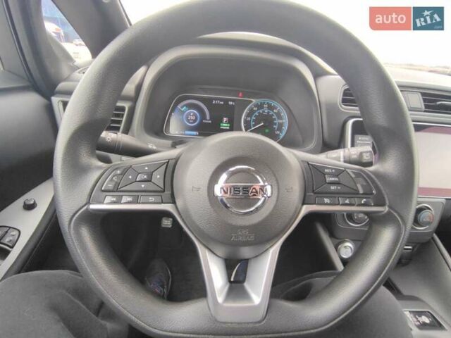 Серый Ниссан Лиф, объемом двигателя 0 л и пробегом 62 тыс. км за 13200 $, фото 3 на Automoto.ua