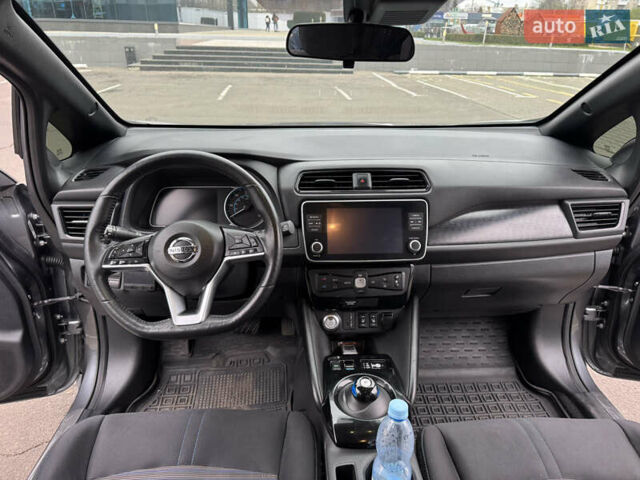 Серый Ниссан Лиф, объемом двигателя 0 л и пробегом 125 тыс. км за 9900 $, фото 47 на Automoto.ua