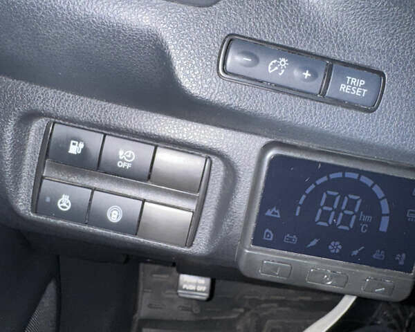 Серый Ниссан Лиф, объемом двигателя 0 л и пробегом 125 тыс. км за 9900 $, фото 20 на Automoto.ua