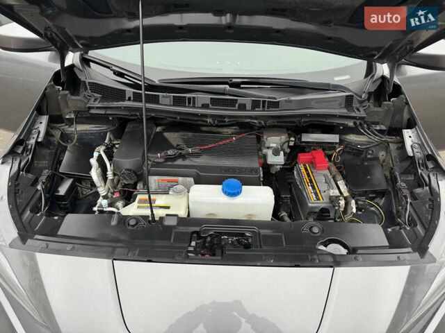 Серый Ниссан Лиф, объемом двигателя 0 л и пробегом 125 тыс. км за 9900 $, фото 37 на Automoto.ua