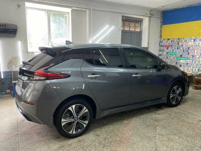 Серый Ниссан Лиф, объемом двигателя 0 л и пробегом 52 тыс. км за 13400 $, фото 6 на Automoto.ua