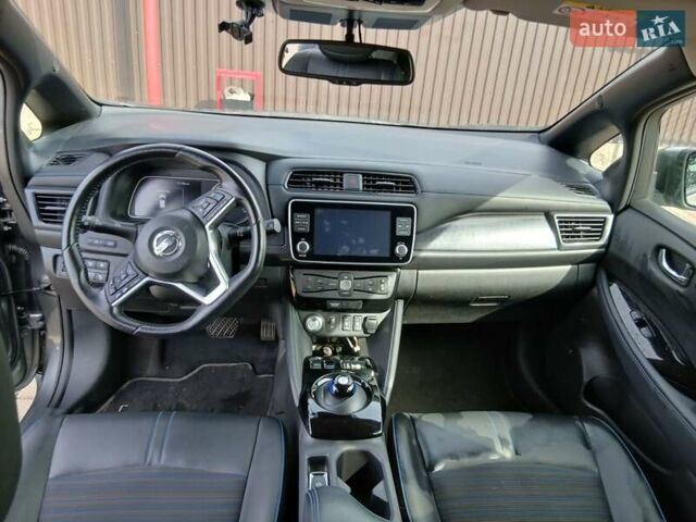 Серый Ниссан Лиф, объемом двигателя 0 л и пробегом 75 тыс. км за 14500 $, фото 4 на Automoto.ua