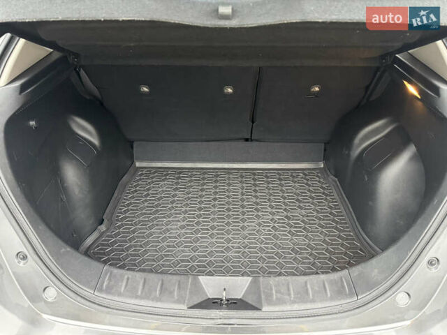 Серый Ниссан Лиф, объемом двигателя 0 л и пробегом 125 тыс. км за 9900 $, фото 30 на Automoto.ua