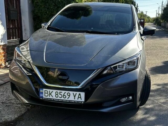 Серый Ниссан Лиф, объемом двигателя 0 л и пробегом 95 тыс. км за 13500 $, фото 4 на Automoto.ua